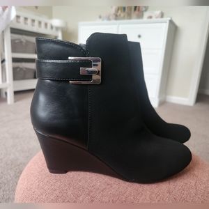 Impo Vendi Black Wedge Ankle Bootie 7.5